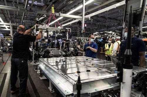 特斯拉超级工厂进驻欧洲 智能电动汽车时代,汽车机器人是胜负手